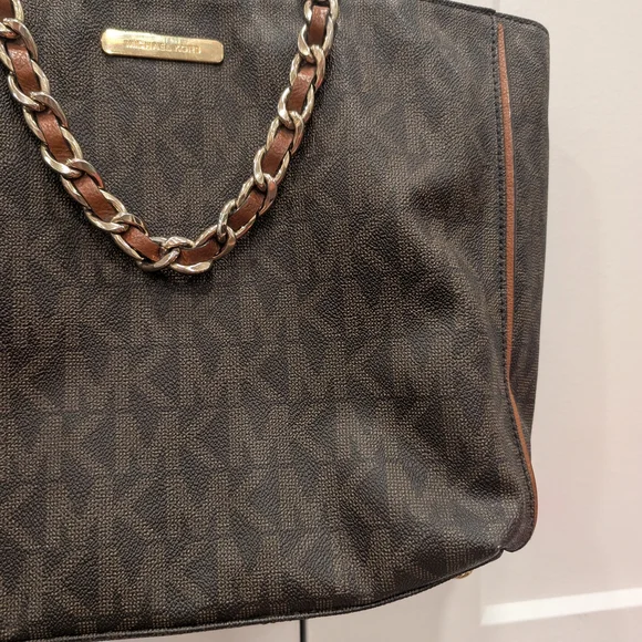 MICHAEL KORS Signature Brown Tote Bag with Chain Detail - Picture 4 of 14